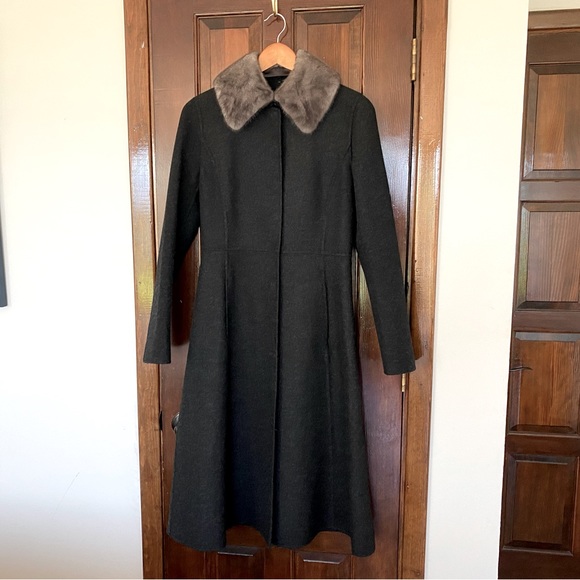 Elie Tahari Jackets & Blazers - Elie Tahari Vintage Virgin Wool Cashmere Blend Coat with Removable Mink Collar